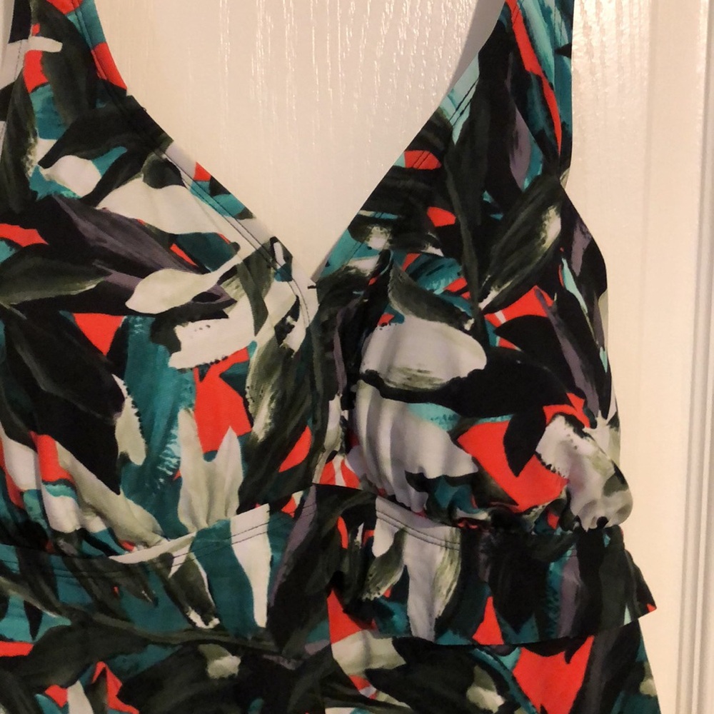 NWT Aqua Green Swimsuit Top. 16 W. - Picture 2 of 5